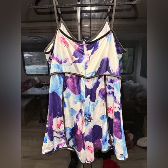 Spacey Floral Print Spaghetti Strap romper - Picture 2 of 2